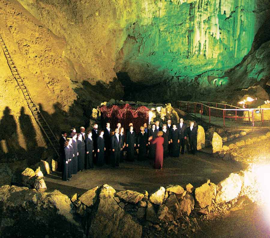 зал спелеологов новоафонская пещера абхазия