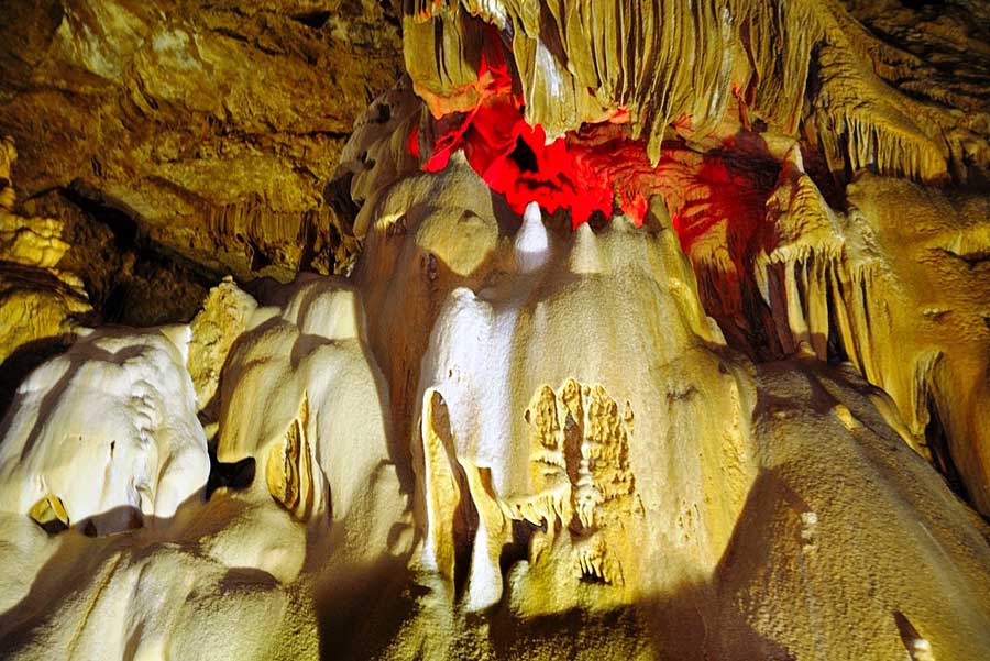 зал нартаа в новоафонской пещере абхазии