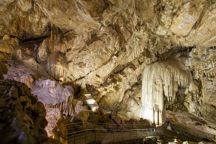 абхазия зал апсны новоафонская пещера