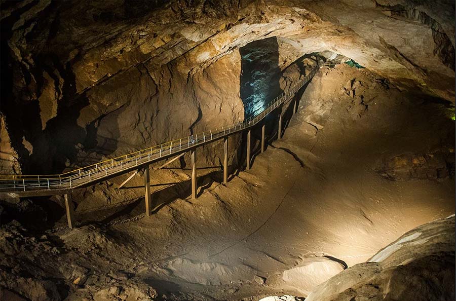 зал махаджиров абхазия новоафонская пещера