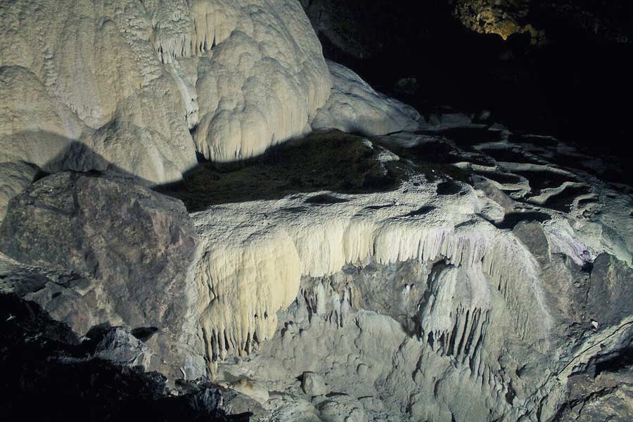 зал нартаа новоафонская пещера