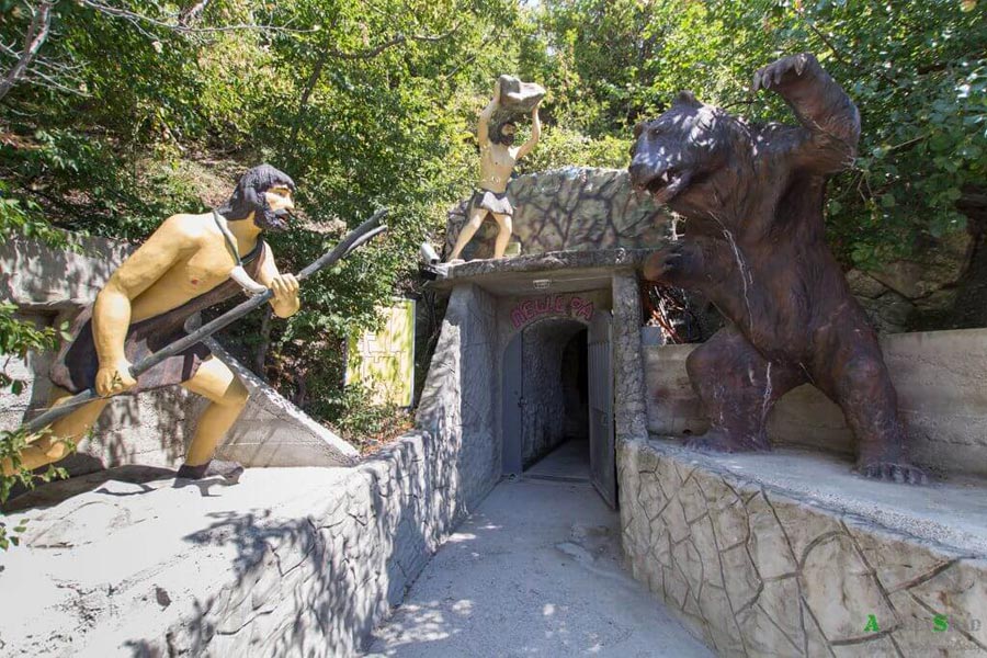 медвежья пещера в сафари парке