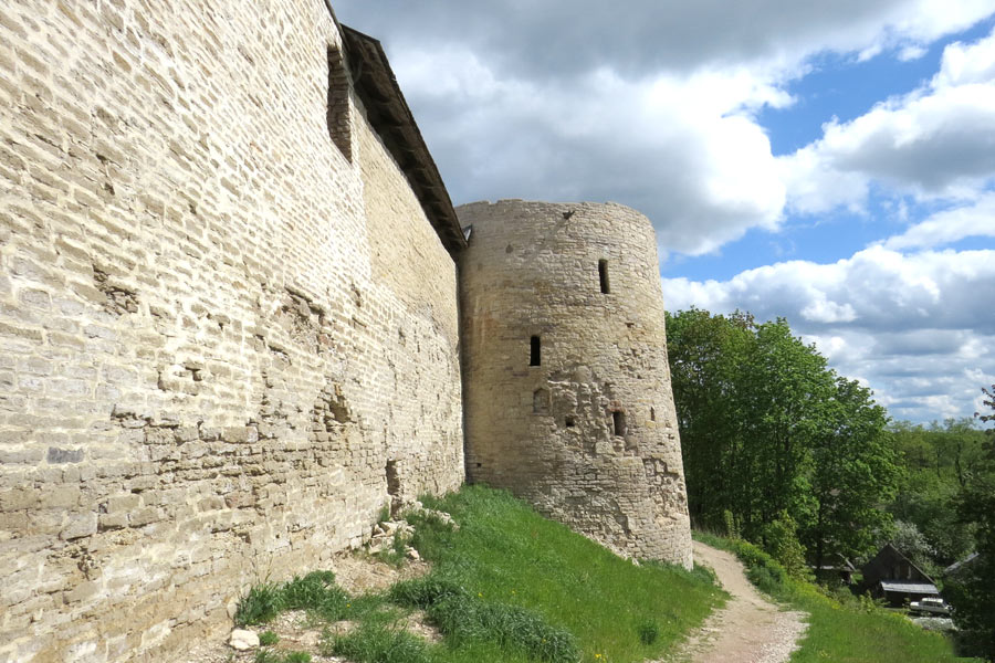 колокольная башня изборская крепость