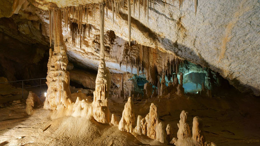фото мраморной пещеры в крыму