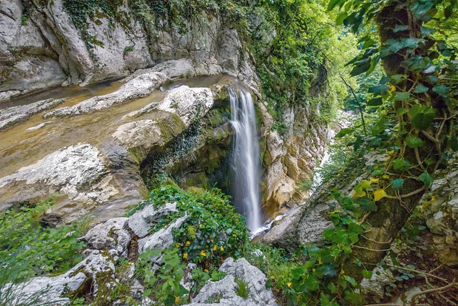 как добраться до агурских водопадов